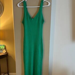 Olive & Oak Sleeveless Ribbed V-Neck Maxi Dress in Emerald Green